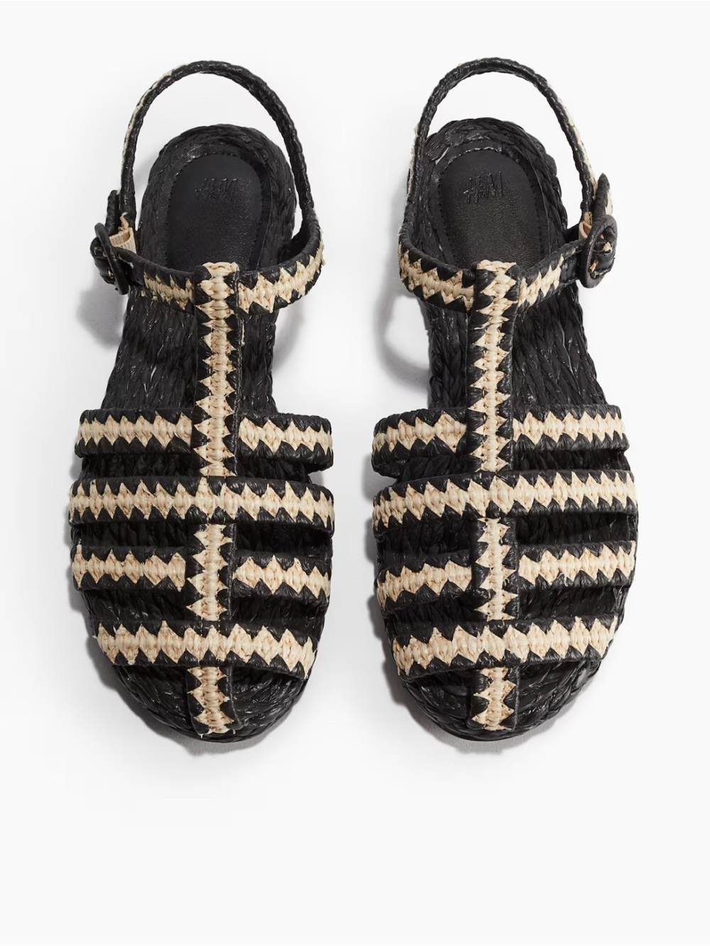 Chic Fisherman Sandals in Black and Natural Woven Straw